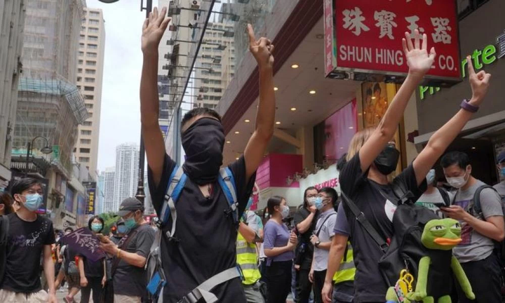 Χονγκ Κονγκ: Συνελήφθη από τις αρχές εξέχουσα μορφή του δημοκρατικού κινήματος